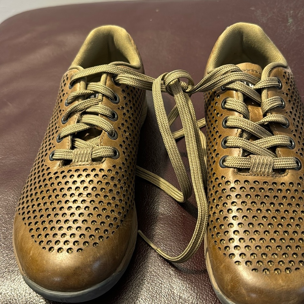 NOBULL Leather Coffee Trainer Gym Shoes W Size 8.5 M Size 7. New without tag